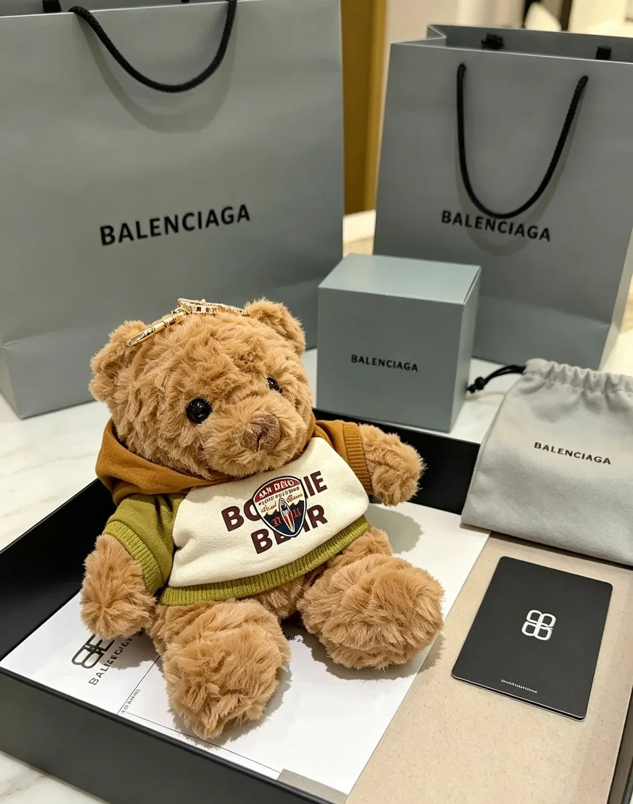 Balenciaga bolso estructurado de cuero negro con asa superior 3