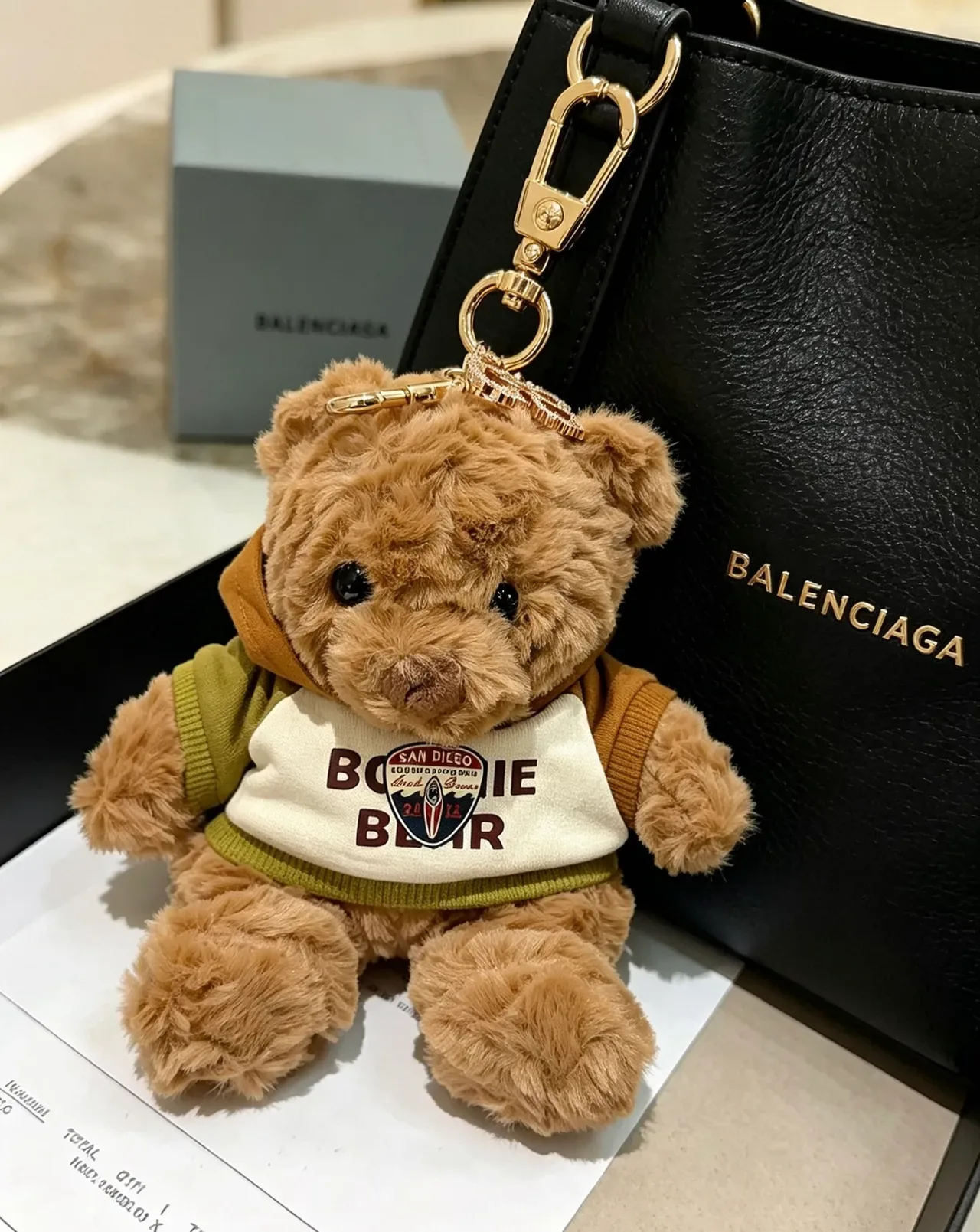 Balenciaga bolso estructurado de cuero negro con asa superior 7