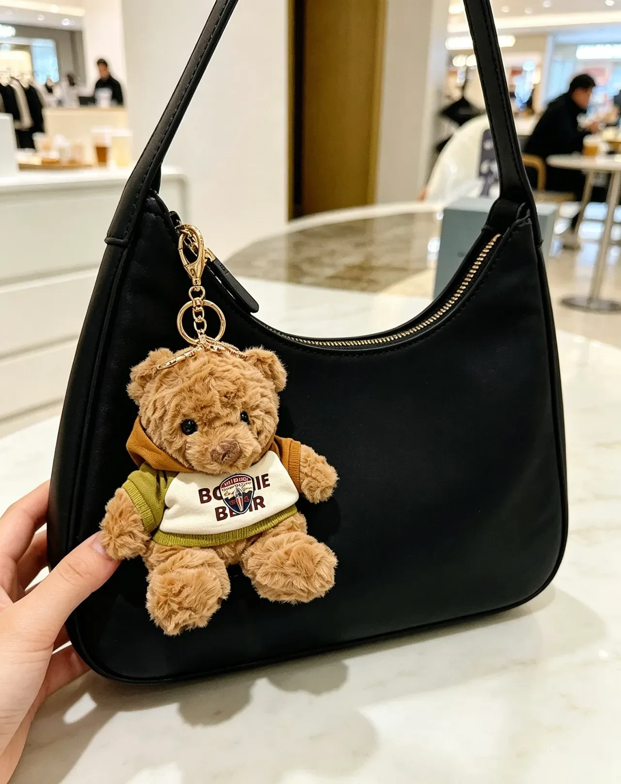 Balenciaga bolso estructurado de cuero negro con asa superior 9
