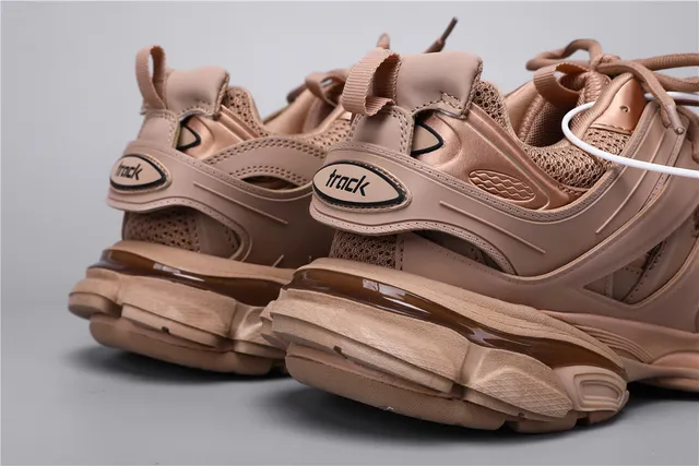 Balenciaga Track Sneaker 卡其色厚底运动鞋 2