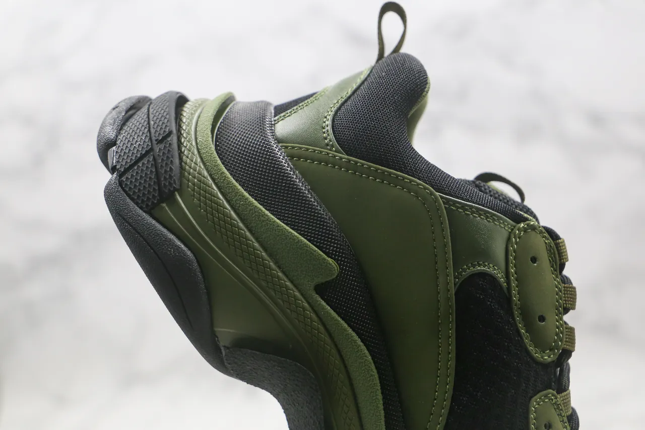 Balenciaga Triple S Zapatillas Chunky Verde Oliva y Negro 6