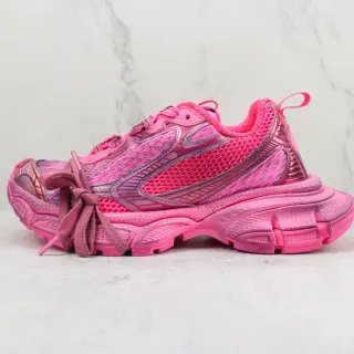 Balenciaga Triple S पिंक सोल मेश एंड सिंथेटिक ओवरले अपर चंकी स्नीकर