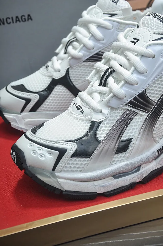 Balenciaga zapatillas blancas negras con upper de malla y sintético oversized sculpted midsole chunky sneakers 8