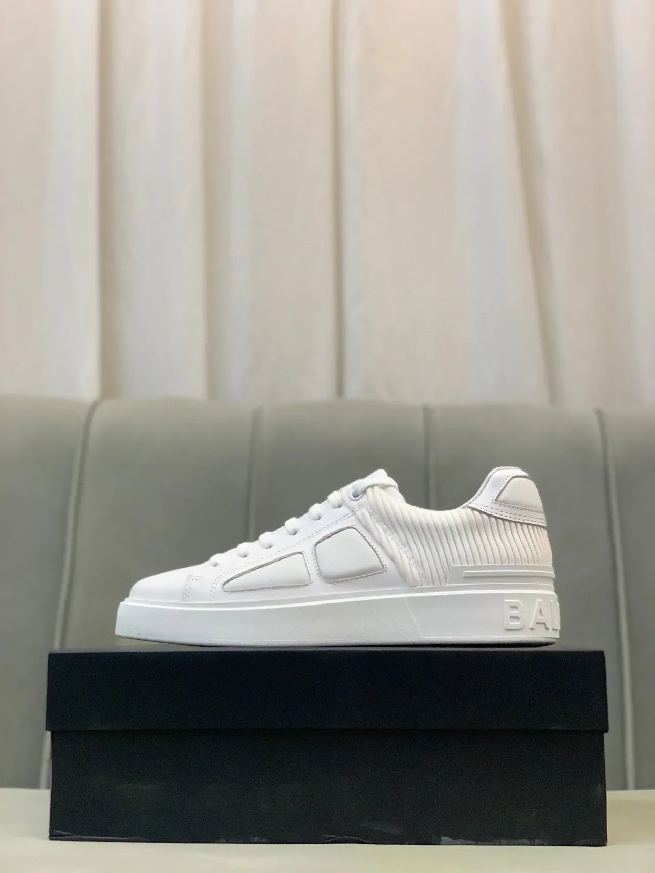 Balmain B-Court حذاء رياضي جلد أبيض كامل أسلوب حياة 4