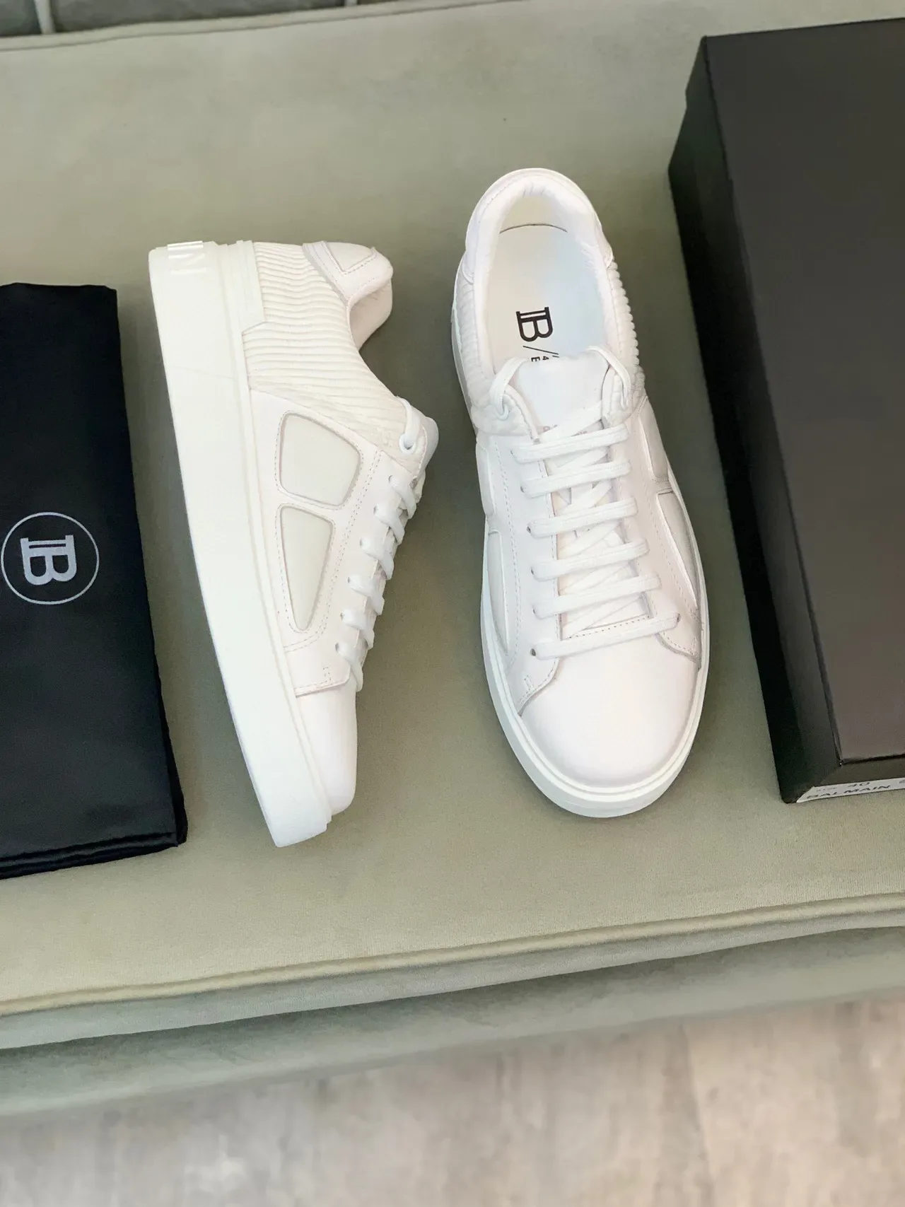 Balmain B-Court حذاء رياضي جلد أبيض كامل أسلوب حياة 8