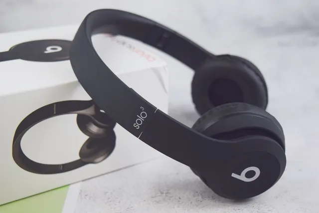 Beats Solo³ Wireless Club Collection Black Over-ear Headphones 2