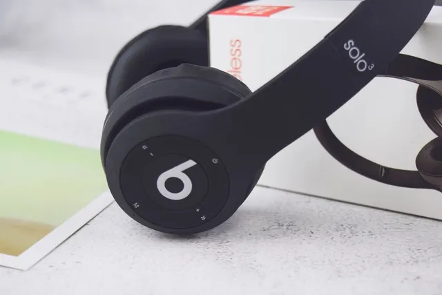 Beats Solo³ Wireless Club Collection Black Over-ear Headphones 4