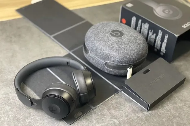 Beats سماعات فوق الرأس أبيض ذهبي مدمجة إنهاء مطفي 20