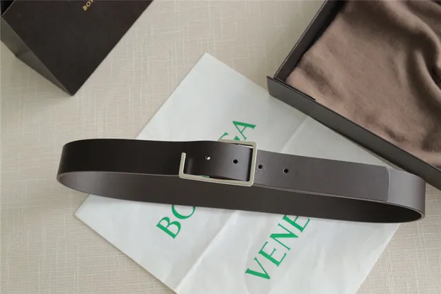 Bottega Veneta Andiamo काला चमड़े का बेल्ट 4
