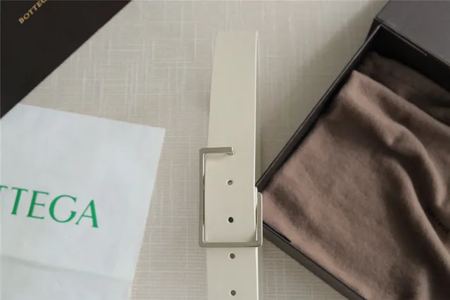 Bottega Veneta Andiamo काला चमड़े का बेल्ट 12