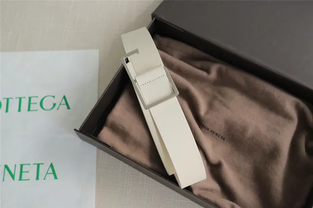 Bottega Veneta Andiamo काला चमड़े का बेल्ट 16
