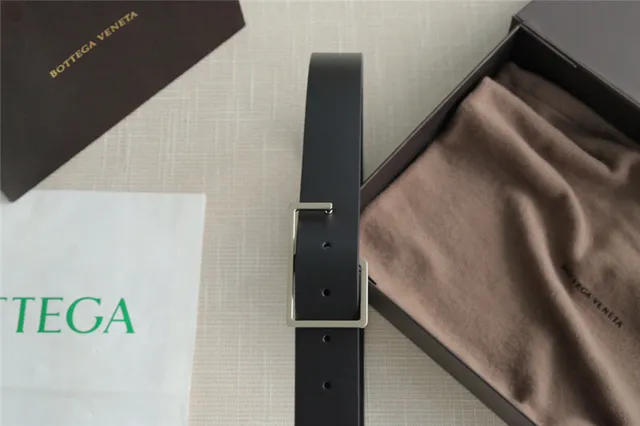 Bottega Veneta Andiamo काला चमड़े का बेल्ट 21