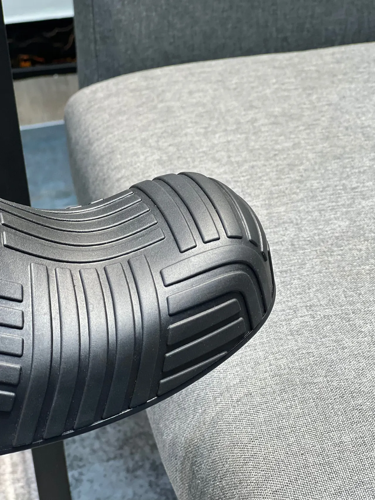 Bottega Veneta Andiamo Preto acanalado borracha chinelo 3