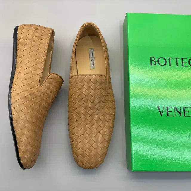 Bottega Veneta Andiamo مكاسين نسيجة بلون بني 2