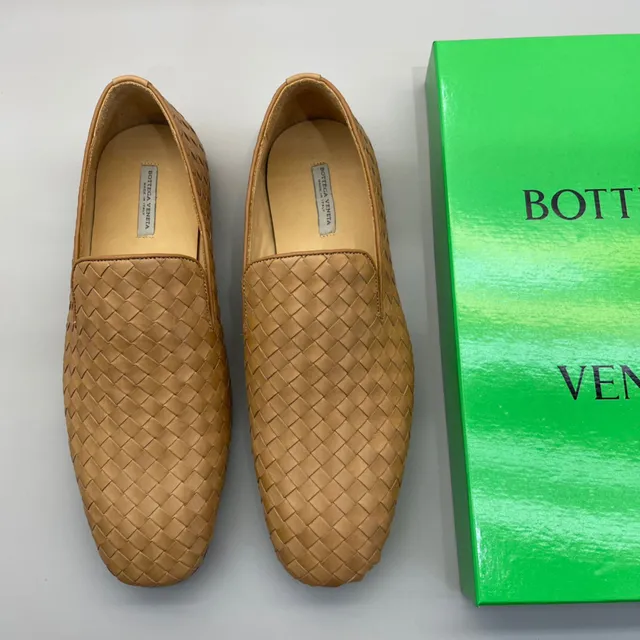 Bottega Veneta Andiamo مكاسين نسيجة بلون بني 3