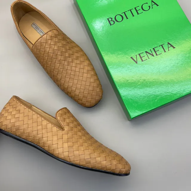 Bottega Veneta Andiamo مكاسين نسيجة بلون بني 4