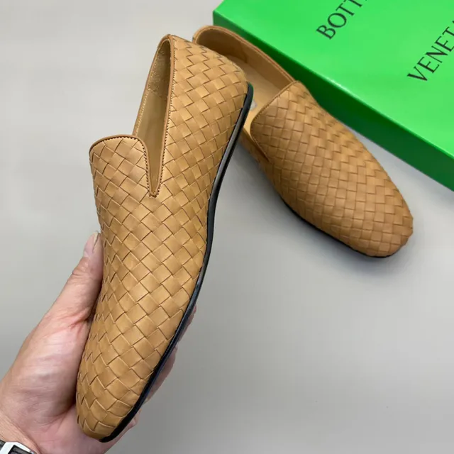 Bottega Veneta Andiamo مكاسين نسيجة بلون بني 6