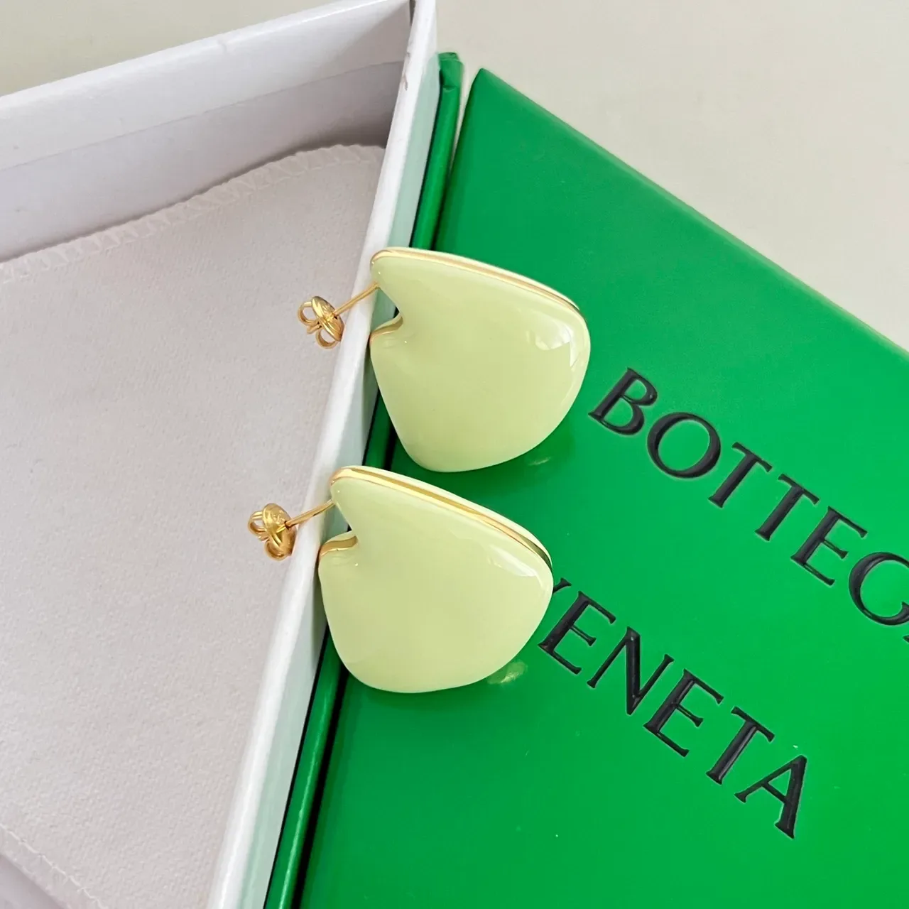 Bottega Veneta Boucles d'oreilles Asymétriques à Tige en Forme de Goutte 3