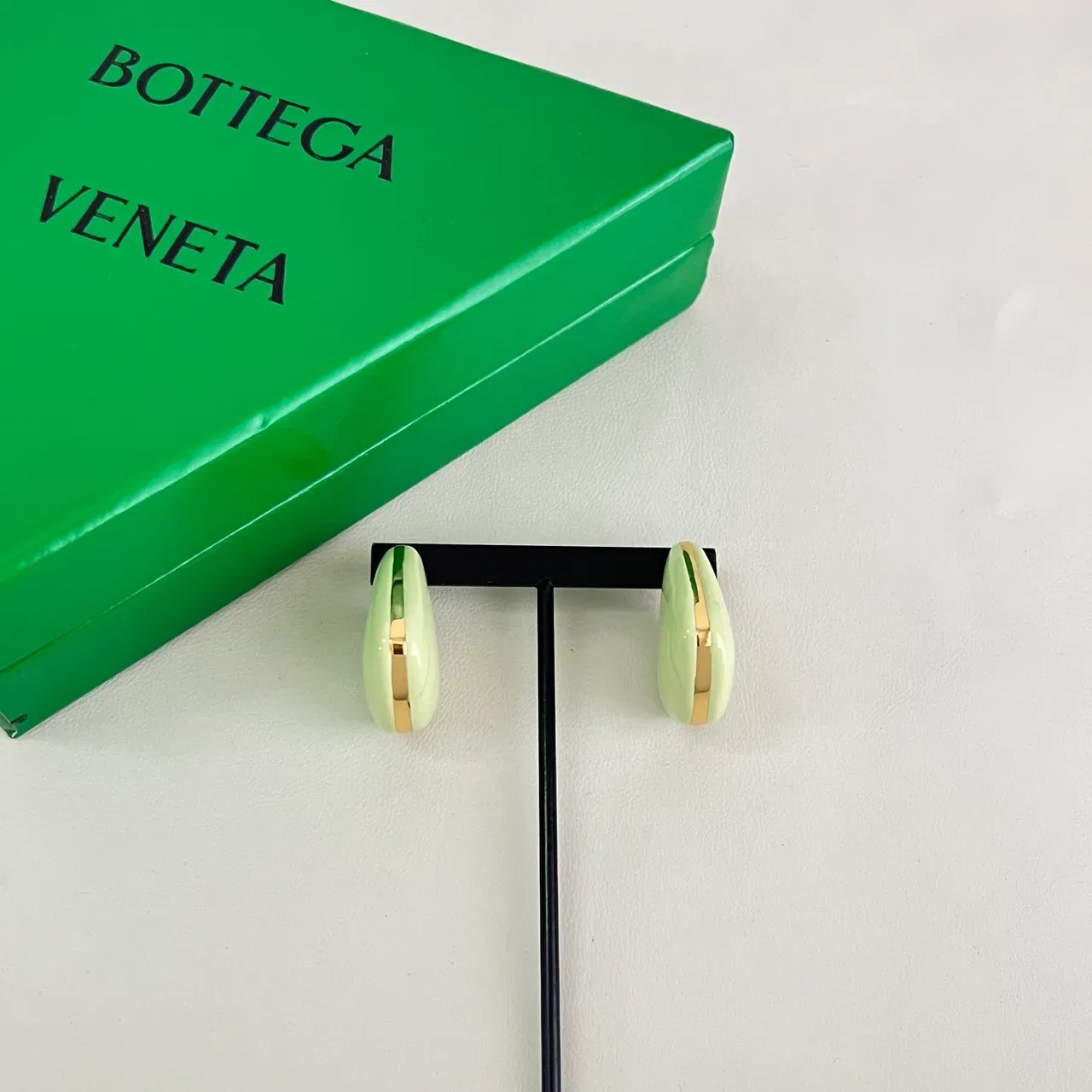 Bottega Veneta Boucles d'oreilles Asymétriques à Tige en Forme de Goutte 4