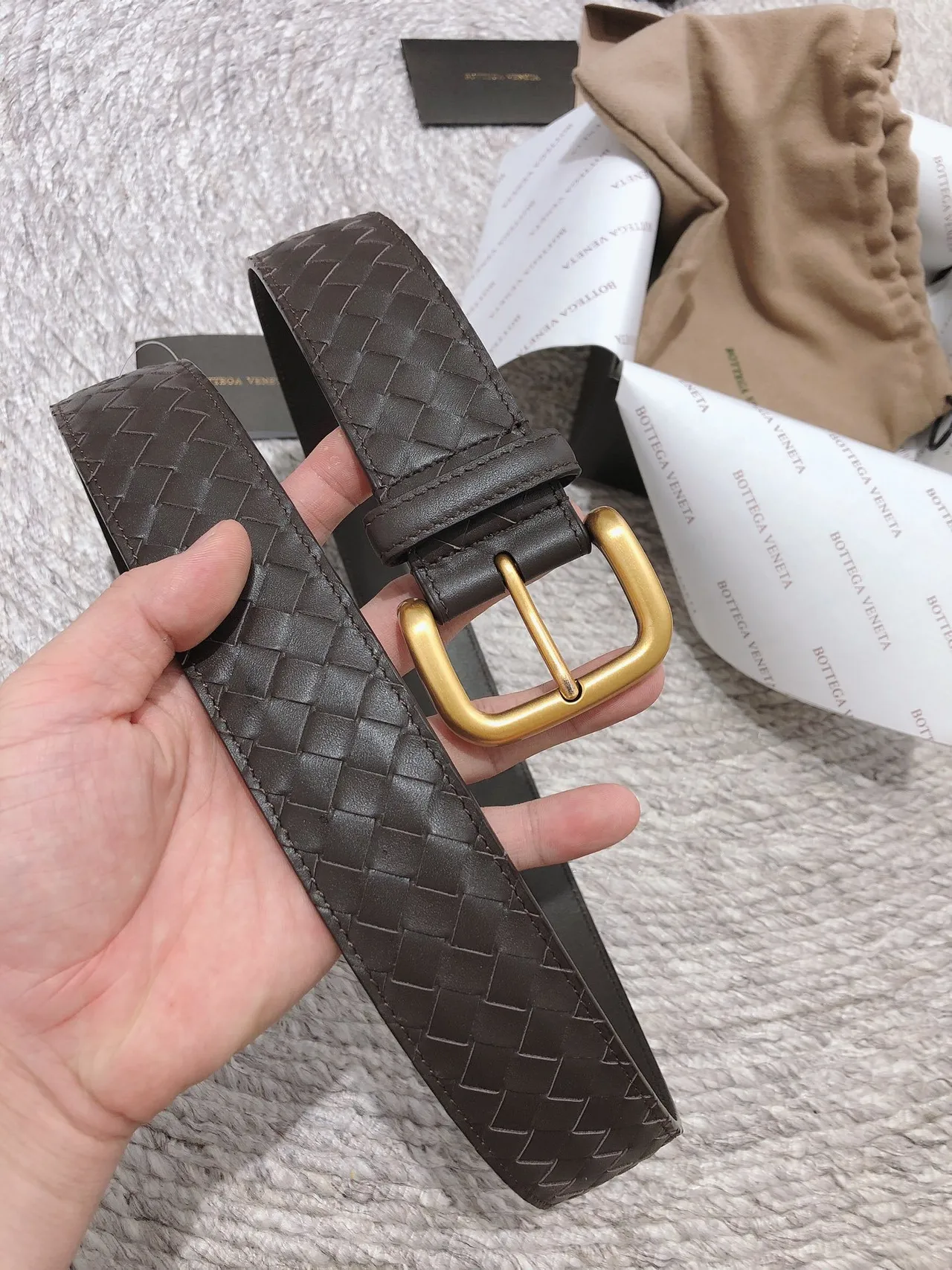 Bottega Veneta বাদামি সোনালি Intrecciato বুননো অত্যধিক বড় আয়তাকার বাকল চামড়ার বেল্ট 2