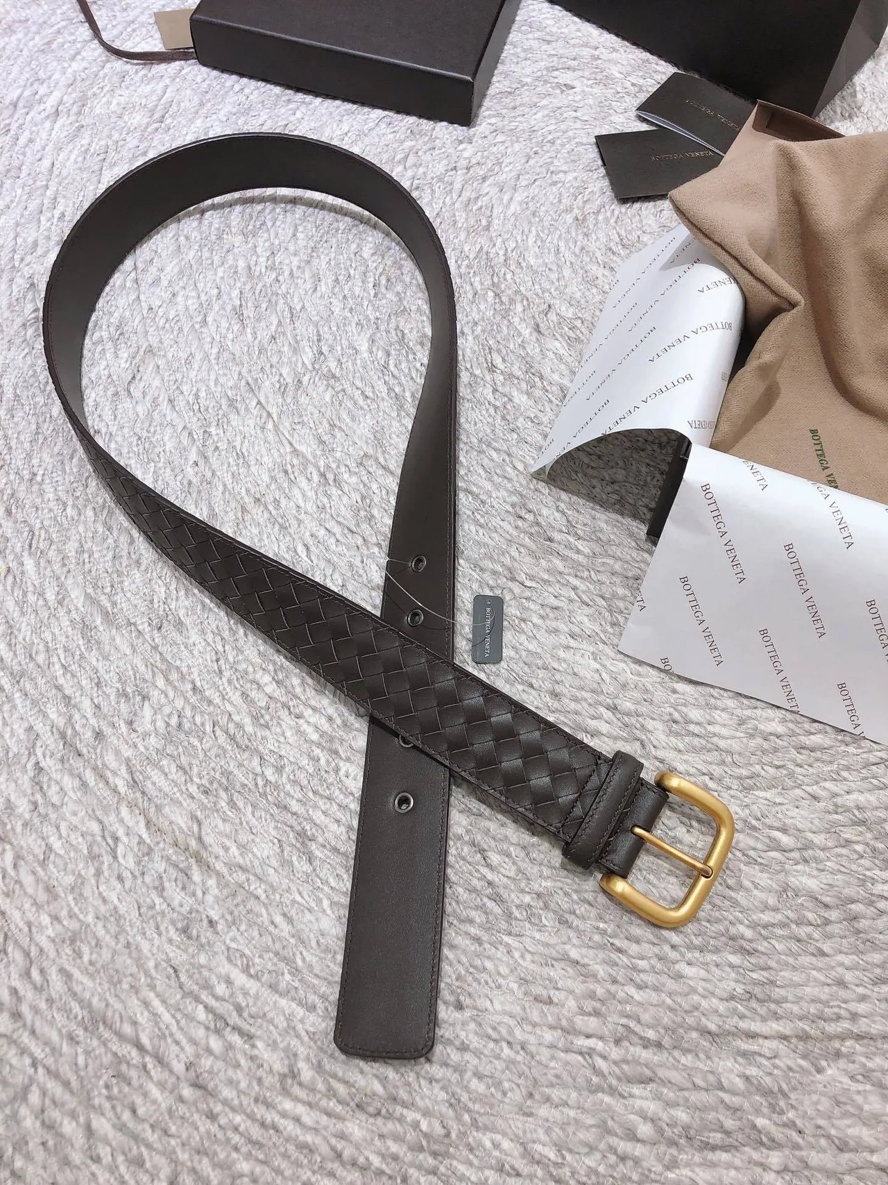 Bottega Veneta বাদামি সোনালি Intrecciato বুননো অত্যধিক বড় আয়তাকার বাকল চামড়ার বেল্ট 6