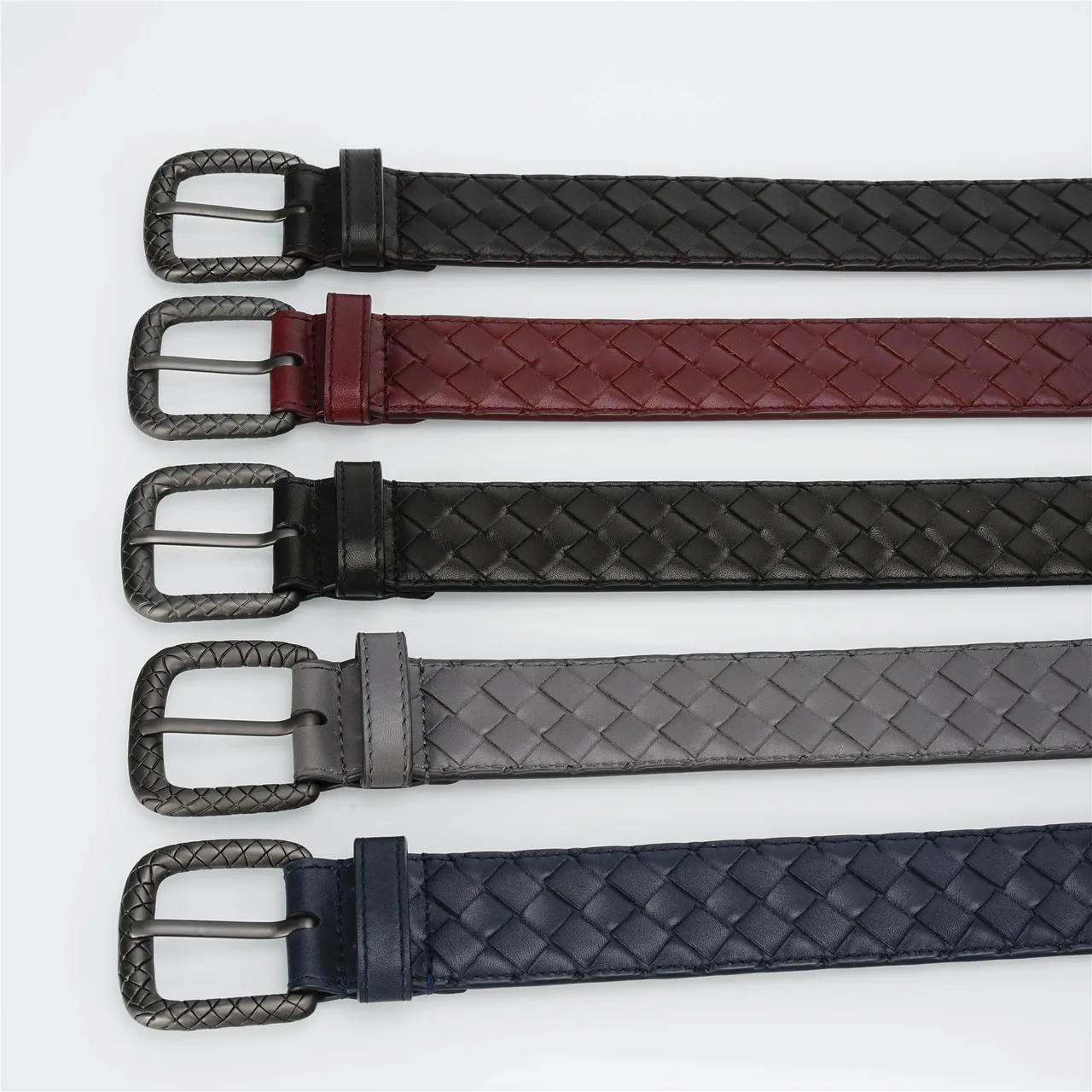 Bottega Veneta Cassette Intrecciato حزام جلد أسود 2