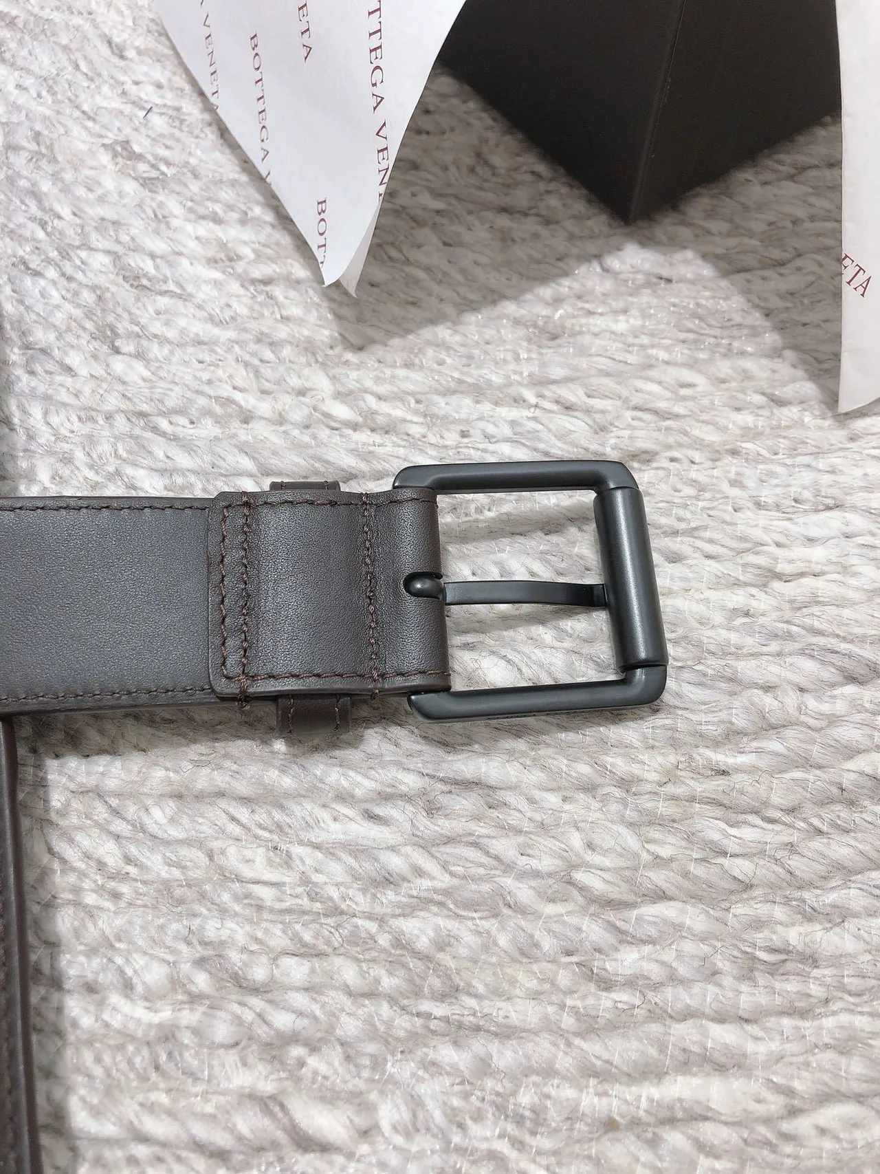 Bottega Veneta Intrecciato Belt भूरा काला बुनकर चमकहीन बकल चमड़े की बेल्ट 3