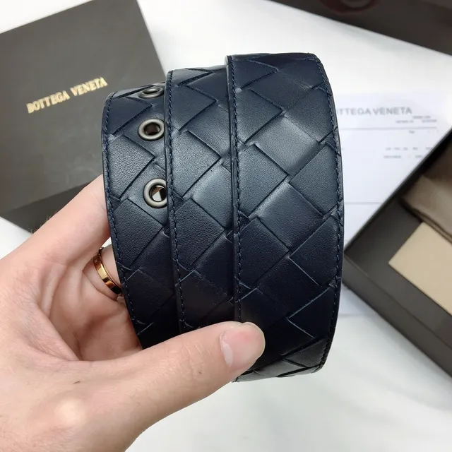 Bottega Veneta Intrecciato حزام جلدي أزرق بحري منسوج 2