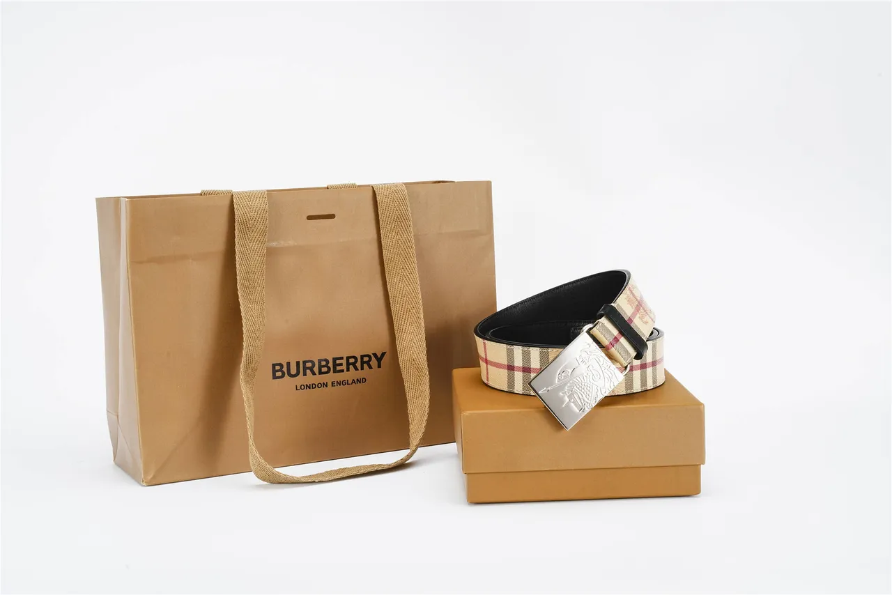 Burberry حزام جلدي مع إطار نسيج بيج أسود Nova Check 6