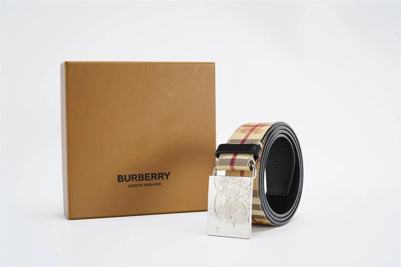 Burberry حزام جلدي مع إطار نسيج بيج أسود Nova Check 7
