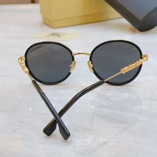 Burberry نظارات شمسية إطار أسود ذهبي دائري ريش