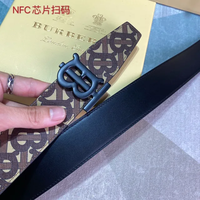 Burberry নাইট বাদামি বেইজ মনোগ্রাম-কোটেড ফেব্রিক ওভারসাইজড টিবি বাকল চামড়ার বেল্ট 5