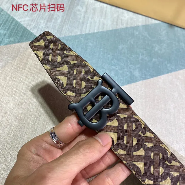 Burberry নাইট বাদামি বেইজ মনোগ্রাম-কোটেড ফেব্রিক ওভারসাইজড টিবি বাকল চামড়ার বেল্ট 6