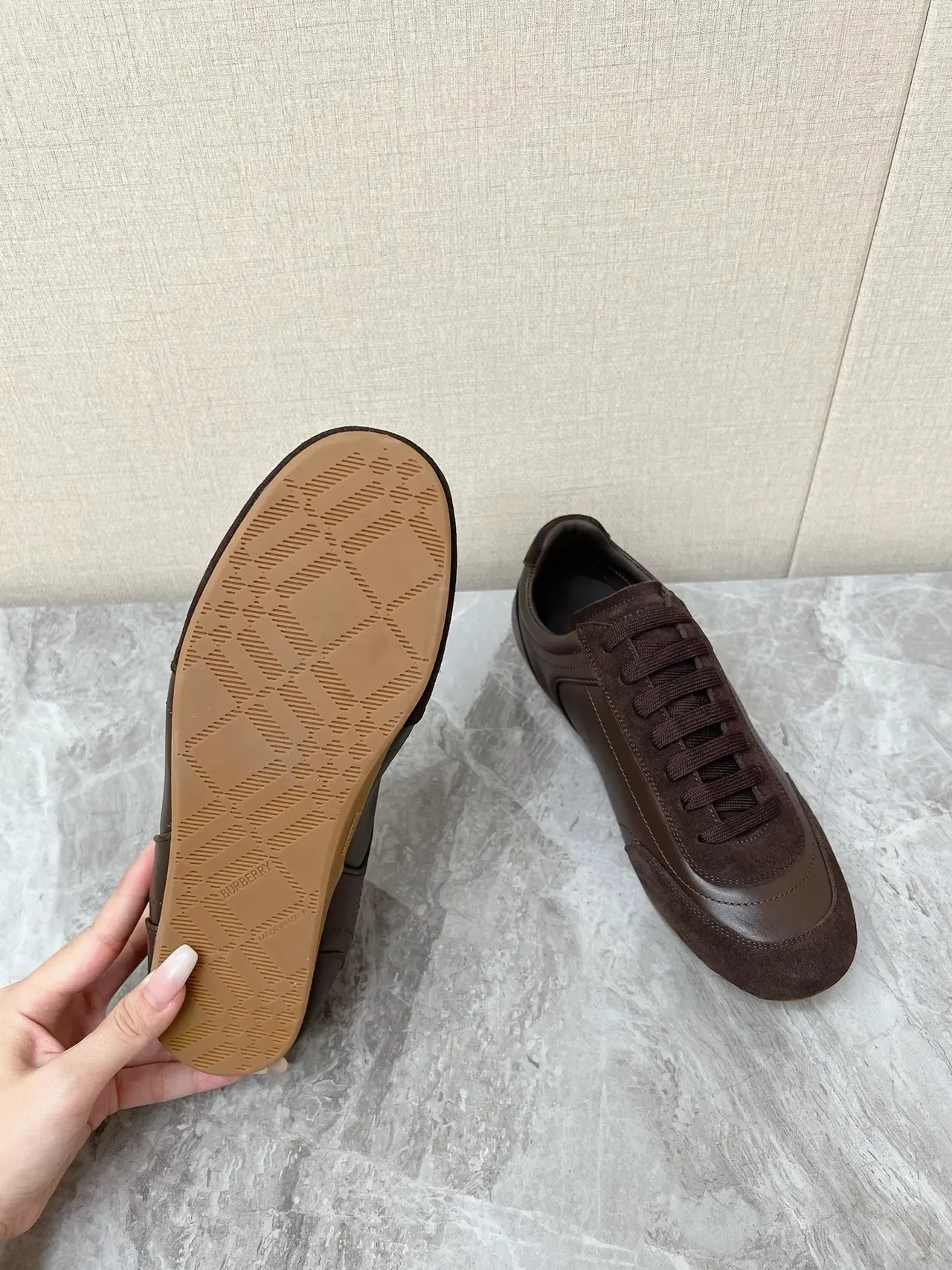 Burberry Knight Tênis Lifestyle Marrom de Suede e Couro 2