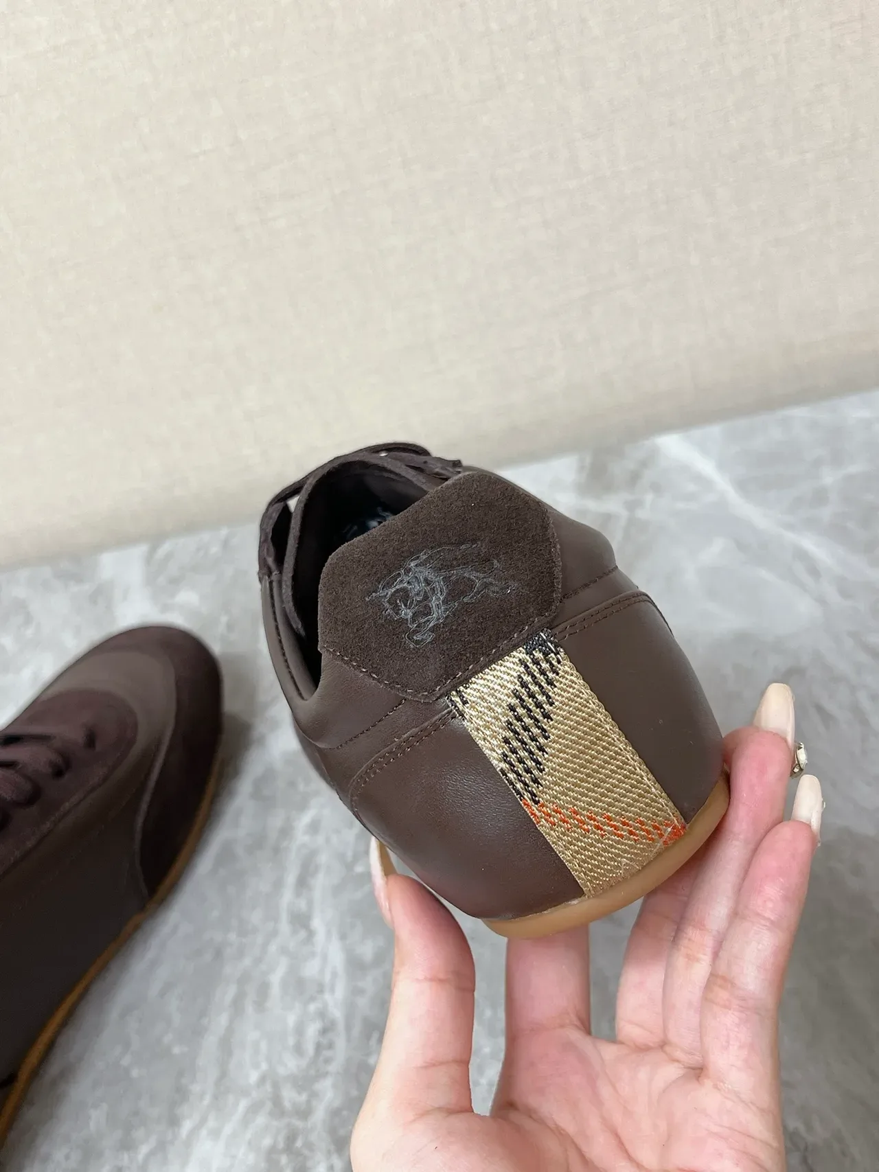 Burberry Knight Tênis Lifestyle Marrom de Suede e Couro 3