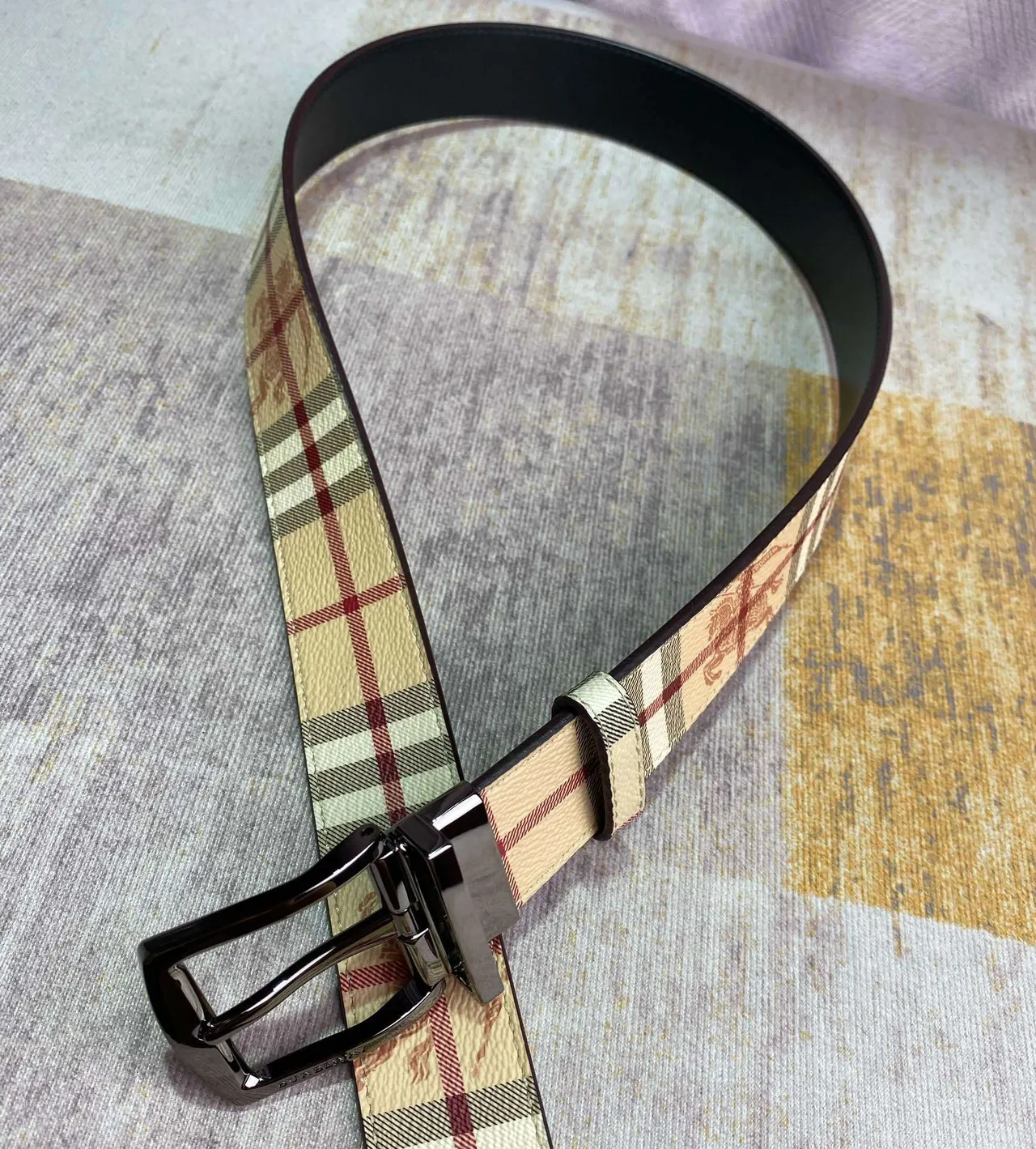 Burberry Knight Check Cinto de couro reversível 2
