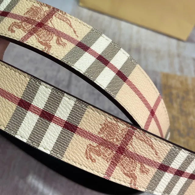 Burberry Knight Check Cinto de couro reversível 5