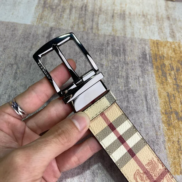 Burberry Knight Check Cinto de couro reversível 7