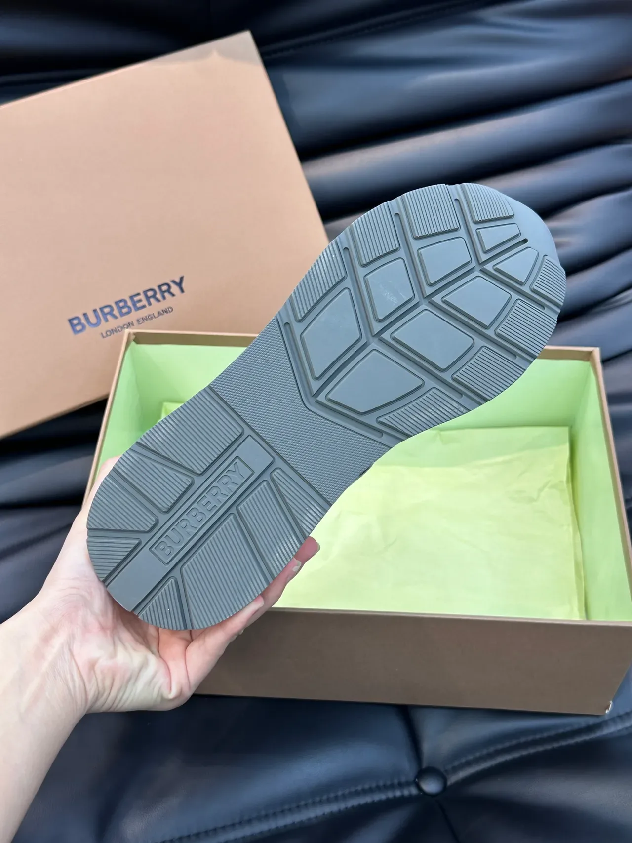Burberry Knight গ্রে সাদা লেয়ার্ড মেশ এবং সিন্থেটিক আপার স্কাল্প্টেড মিডসোল চাঙ্কি স্নিকার 2