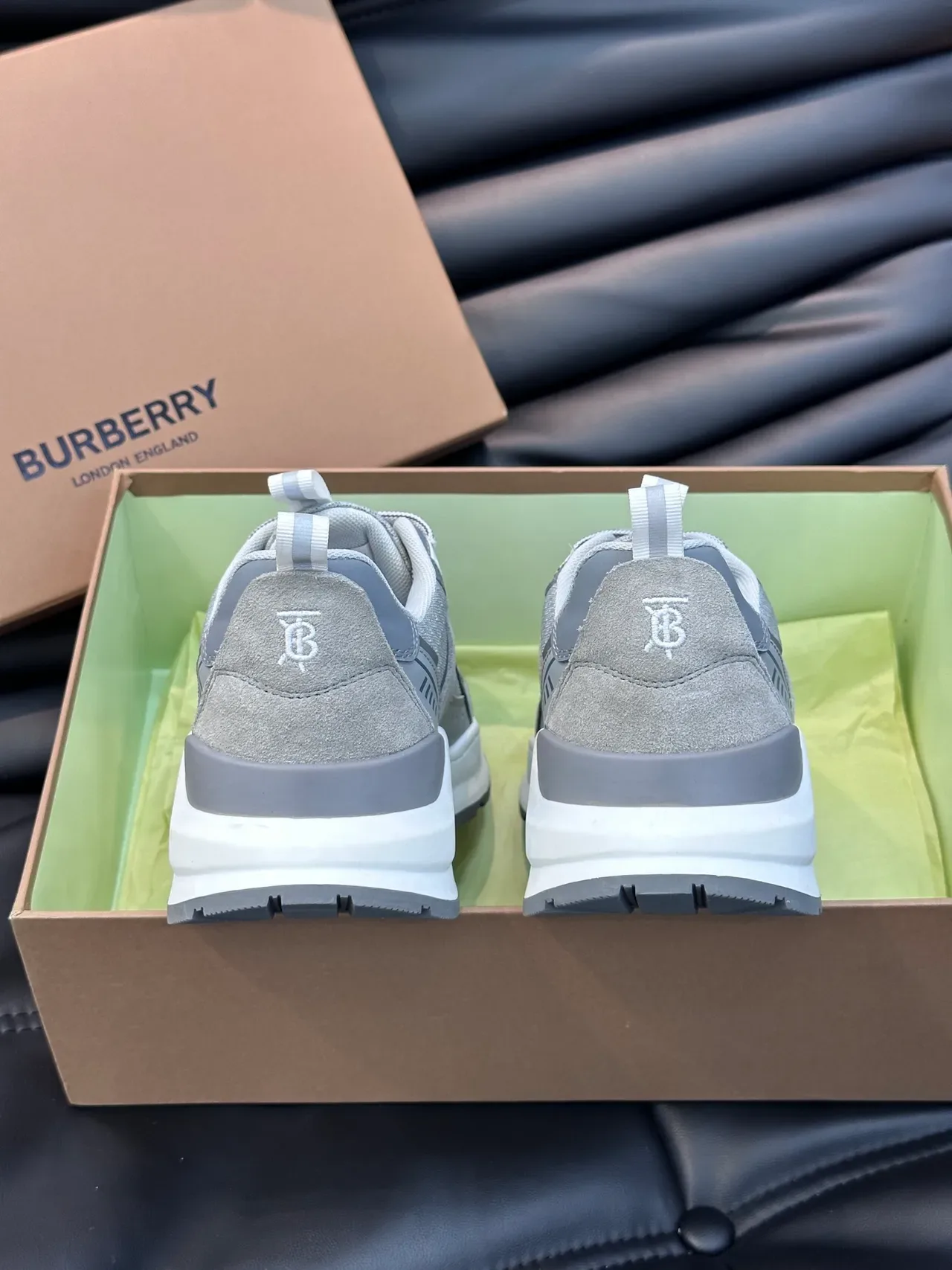 Burberry Knight গ্রে সাদা লেয়ার্ড মেশ এবং সিন্থেটিক আপার স্কাল্প্টেড মিডসোল চাঙ্কি স্নিকার 3