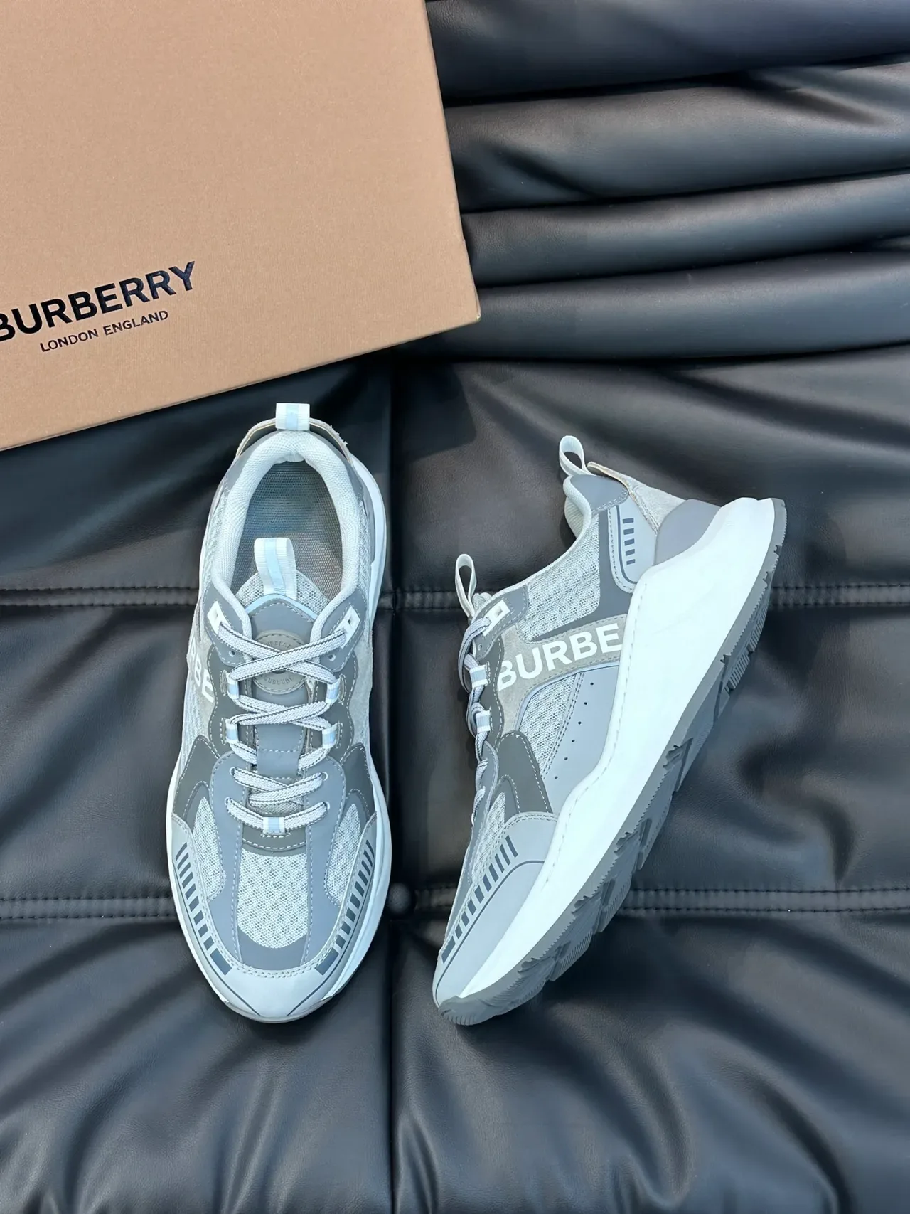 Burberry Knight গ্রে সাদা লেয়ার্ড মেশ এবং সিন্থেটিক আপার স্কাল্প্টেড মিডসোল চাঙ্কি স্নিকার 4