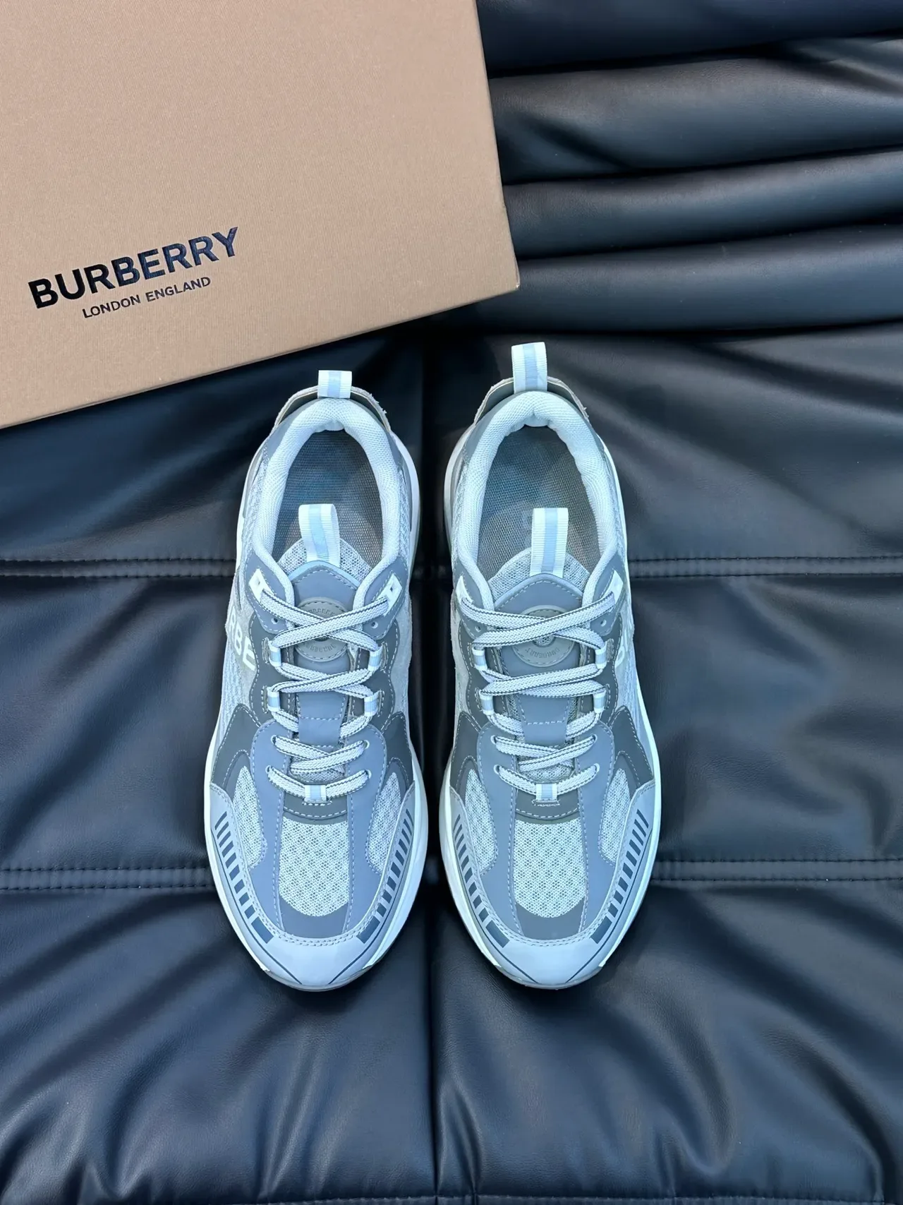 Burberry Knight গ্রে সাদা লেয়ার্ড মেশ এবং সিন্থেটিক আপার স্কাল্প্টেড মিডসোল চাঙ্কি স্নিকার 5