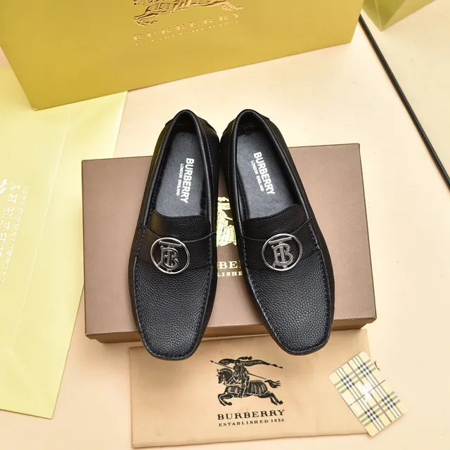 Burberry Knight Loafer Black Pebbled Leather Slip-On Loafers 9