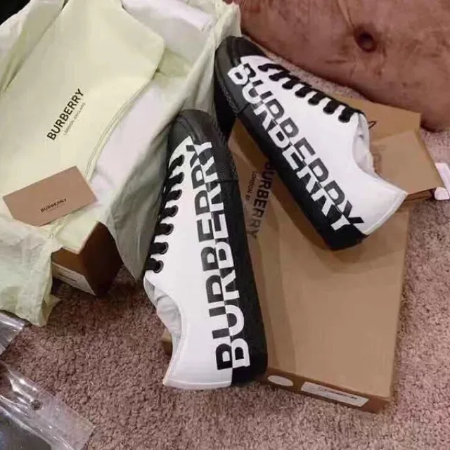 Burberry Knight sneakers lifestyle blanc et noir à impression de logo 2