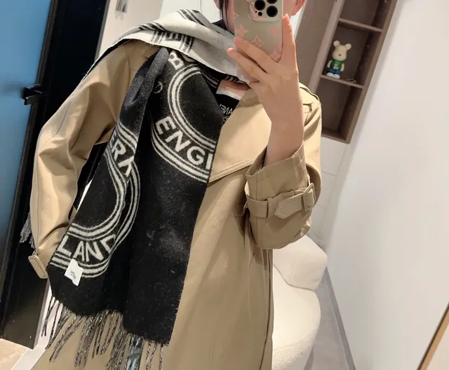 Burberry Monogram Cachecol Preto e Cinza de Cashmere 2