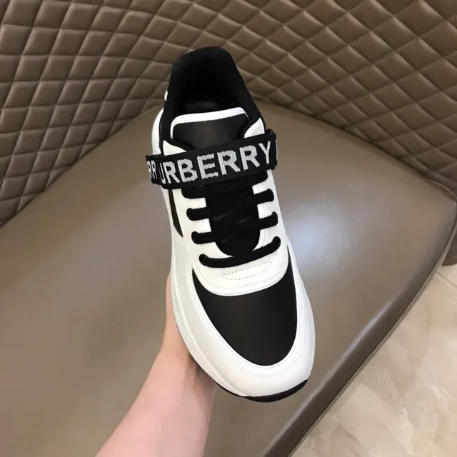 Burberry zapatillas lifestyle de dos tonos blanco y negro con correa logo 4