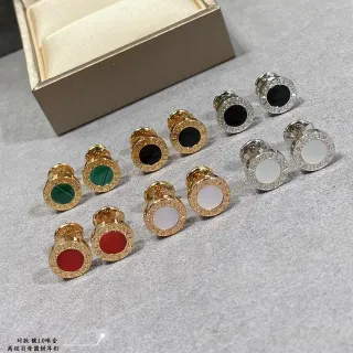 Bvlgari B.zero1 गोलाकार उकेरी हुई लॉगो स्टड ईयरिंग्स