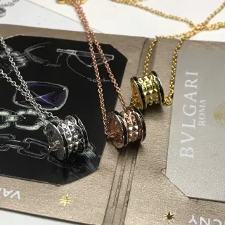 Bvlgari B.zero1 सिलिंड्रिकल फैसेटेड पेंडेंट नेकलेस