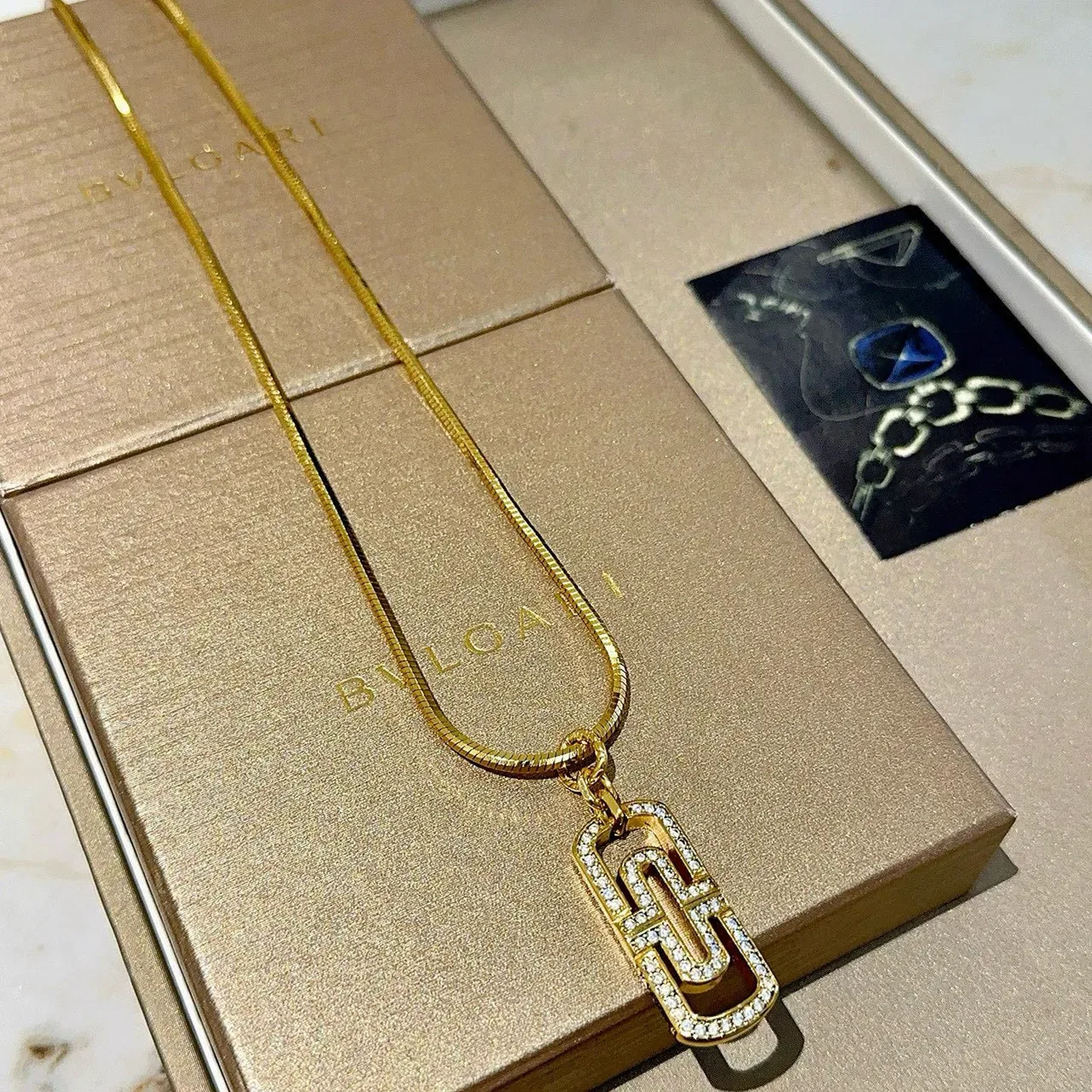 Bvlgari B.zero1 قلادة ذهبية سلسلة ثعبان شفافة Pavé Crystal-Set قلادة على شكل حرف G 4