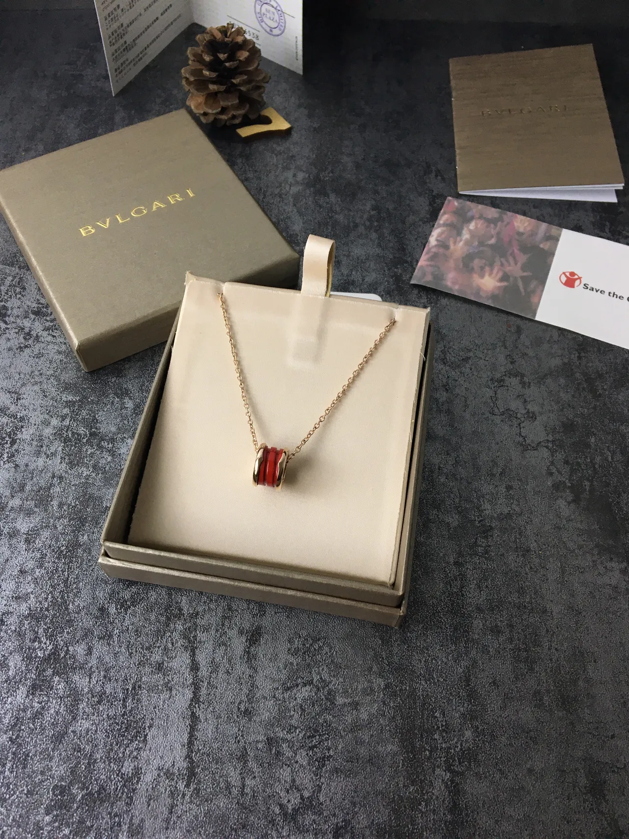 Bvlgari B.zero1 红色和金色圆柱形吊坠项链 4